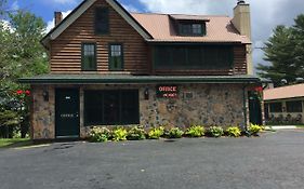 Pine Knoll Hotel Lakeside Lodge & Cabinオールドフォージ Exterior photo