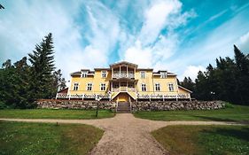 Karolineburg Manor House Hotel カヤーニ Exterior photo