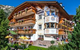 Hotel Garni Concordia - Dolomites Home セルヴァ・ディ・ヴァル・ガルデーナ Exterior photo