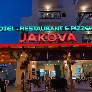 Piazza Hotel Jakova クサミル Exterior photo