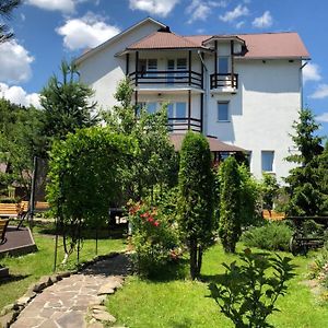 Smerekovyi Dvir ズデンニュオ Exterior photo