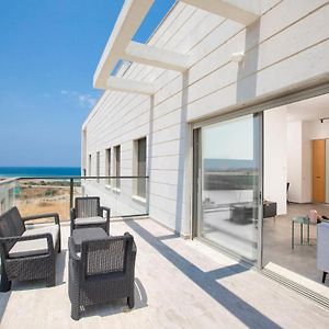Stylish Penthouse Apartment Close To Akhziv Beach By Sea N' Rent ナハリヤ Exterior photo