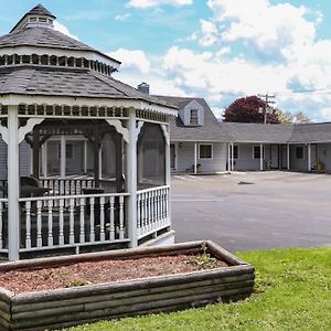 Seneca Clipper Inn ワトキンズ・グレン Exterior photo