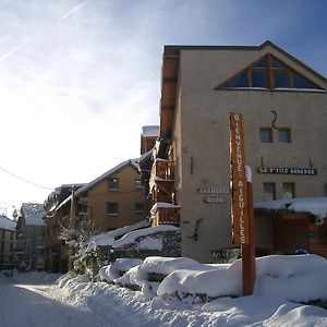 ホテル La Ptite Auberge エギュイユ Exterior photo