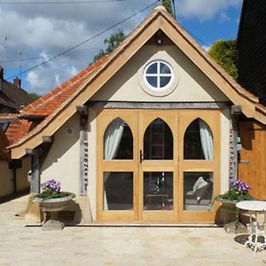 Remarkable 1-Bed Cottage Near ヘンリー・オン・テムズ Exterior photo