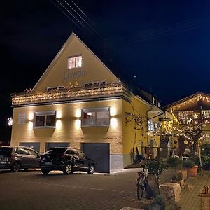 ホテル Landgasthaus Loewen Mit Gaestehaus ホルツハウゼン Exterior photo