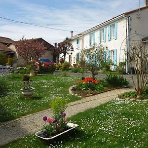 Beaulieu-sur-Sonnette Les Hirondelles Du Paradis 6 Rue Des Oiseaux Bed & Breakfast Exterior photo