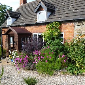 Chirbury Bank Farm House Bed & Breakfast Exterior photo