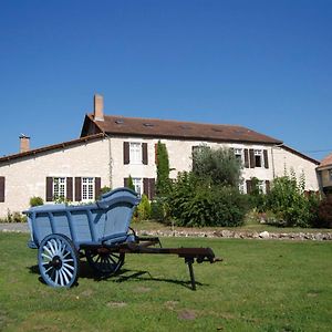 Neuvicq-Montguyon Le Logis Des Quatre Puits Bed & Breakfast Exterior photo