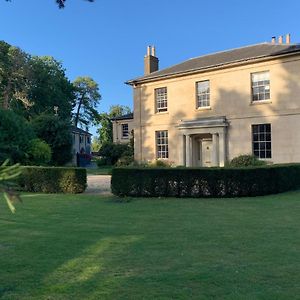 ブラックリー The Old Vicarage, Evenley. Brackley. Bed & Breakfast Exterior photo