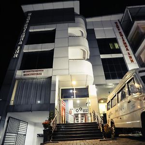 ホテル ハーレ クリシュナ イン Guruvāyūr Exterior photo