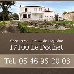 Le Douhet Gite De L'Aqueduc Bed & Breakfast Exterior photo