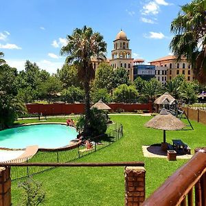 Merry Monte Casino Lodge House In Fourways サントン Exterior photo