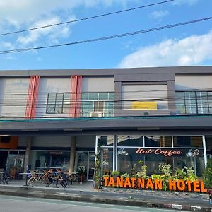 Tanatnan Hotel ラノーン Exterior photo