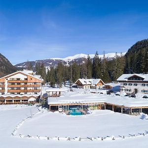 Hotel Dolomitenhof & Chalet Alte Post セスト Exterior photo