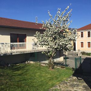 Maison Entiere Au Pied Du Plateau Du Retord 2 Chambres Sdb - Vouvray Ochiaz Exterior photo