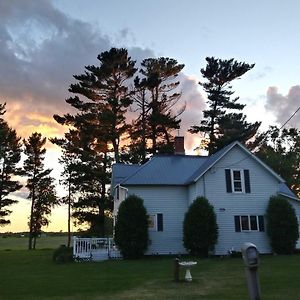 Milltown Quiet Farmhouse Retreat With Fire Pit - Pets Welcomeヴィラ Exterior photo