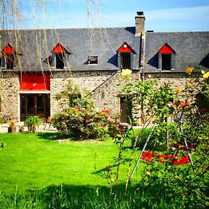 ホテル Auberge De La Chesnaie Pleudihen-sur-Rance Exterior photo