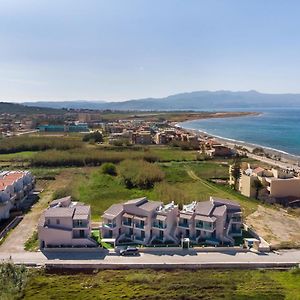 Aegean Breeze Luxury Apartments Next To The Sea マレメ Exterior photo