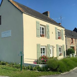 Moidrey Les Voiles Vertes Bed & Breakfast Exterior photo