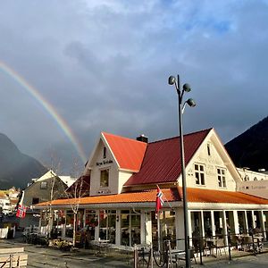 ホテル Stryn Kaffebar & Vertshus Exterior photo