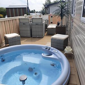 Relaxing Breaks With Hot Tub At Tattershal Lakes 3 Bedroom タターズホール Exterior photo