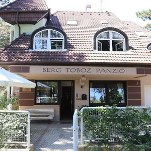 ホテル Berg Toboz Panzio ペーチ Exterior photo