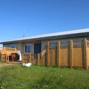 Stori-Bakki Guesthouse-With Hot Tub エイイルススタジル Exterior photo