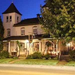 ホテル Auberge Les Deux Tours Chicoutimi Exterior photo