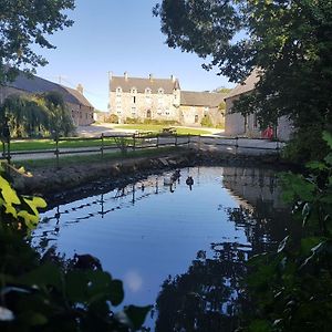 Saint-Nicolas-de-Pierrepont Elevage De La Hurie Bed & Breakfast Exterior photo