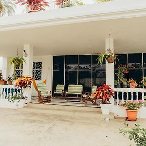 Flor De Lis Beach House, Villa Vacacional プラヤス Exterior photo