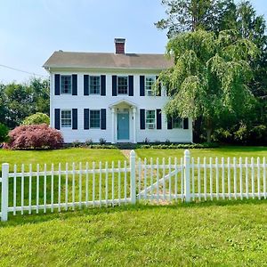 マディソン 1860'S Colonial House Near Downtown And Beaches!ヴィラ Exterior photo