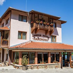 Family Hotel Panorama チフリク Exterior photo