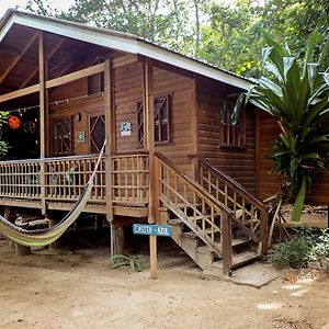 Sandy Bay Blue Island Divers Casita Azulヴィラ Exterior photo