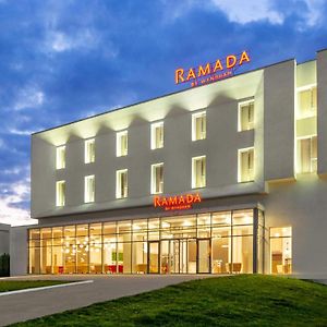 ホテル Ramada By Wyndham Târgu Jiu Exterior photo