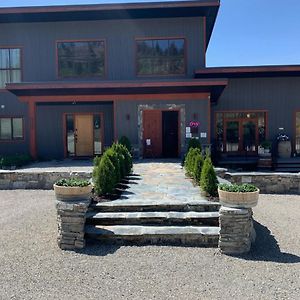 Wesbert Winery & Guest Suites ペンティクトン Exterior photo