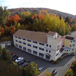 Hotel And Suites Les Laurentides サン・ソヴェ－ル・デ・モン Exterior photo