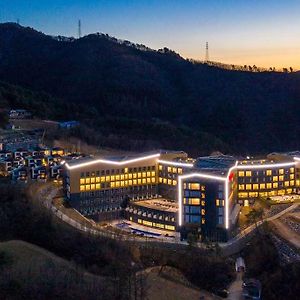 Ramada Hotel Suites By Wyndham Gangwon 平昌郡 Exterior photo