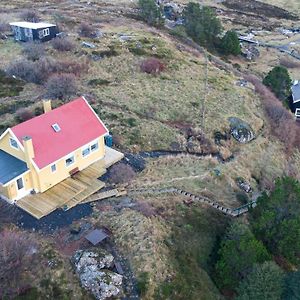 Red Robin - Vacation Homes Next To Svartifossur Waterfall トースハウン Exterior photo