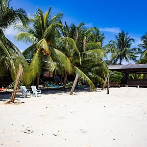 ホテル Bushman Tioman Kampong Juara Exterior photo