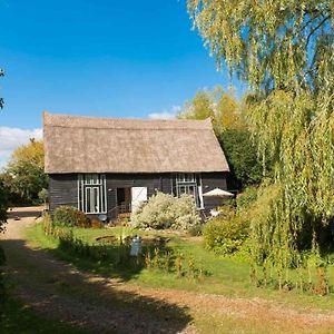 Buxhall Deepwell Granary Is A Lovely Thatched Barn With Attached Meadow Woodlandヴィラ Exterior photo