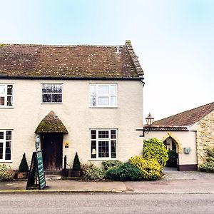 The Half Moon Inn And Country Lodge ヨービル Exterior photo