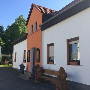 ホテル Pension Zum Alten Gasthaus Haensel Krauschwitz Exterior photo