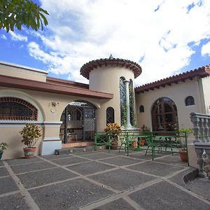 Hotel Villa Serena Escalon サンサルバドル Exterior photo