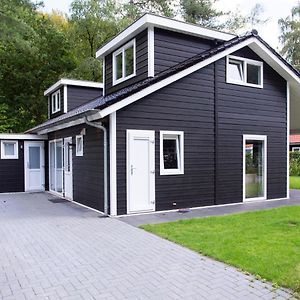 Beautiful House With Covered Terrace In Rhenenヴィラ Exterior photo