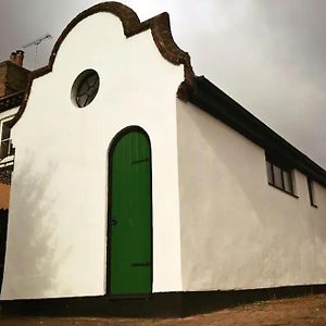 Old Fire Station - Quaint And Quirky Little Home ブランドン Exterior photo