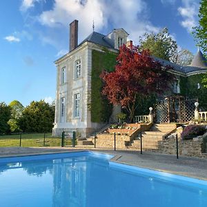 Oizé Chateau De Montaupin Bed & Breakfast Exterior photo