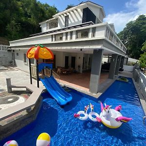Villa Near Spice Arena 3Br 15Pax With Ktv Pool Table And Kids Swimming Pool バヤンレパス Exterior photo