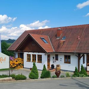 KlöchGaestehaus - Camping- Weinhof Radlアパートメント Exterior photo