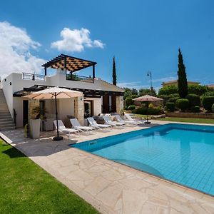 Villa Lara - 11, Spacious Villa With Large Garden And Private Pool On Aphrodite Hills クークリア Exterior photo